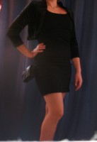 Hermoso vestido negro talla 38, 40 ajustable al cuerpo.